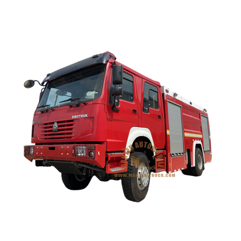 Camion de pompiers Sinotruk HOWO 5000l 4x4