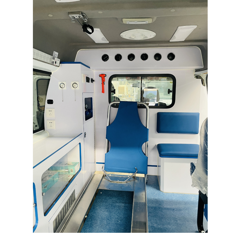 Photo intérieure d'ambulance de transit